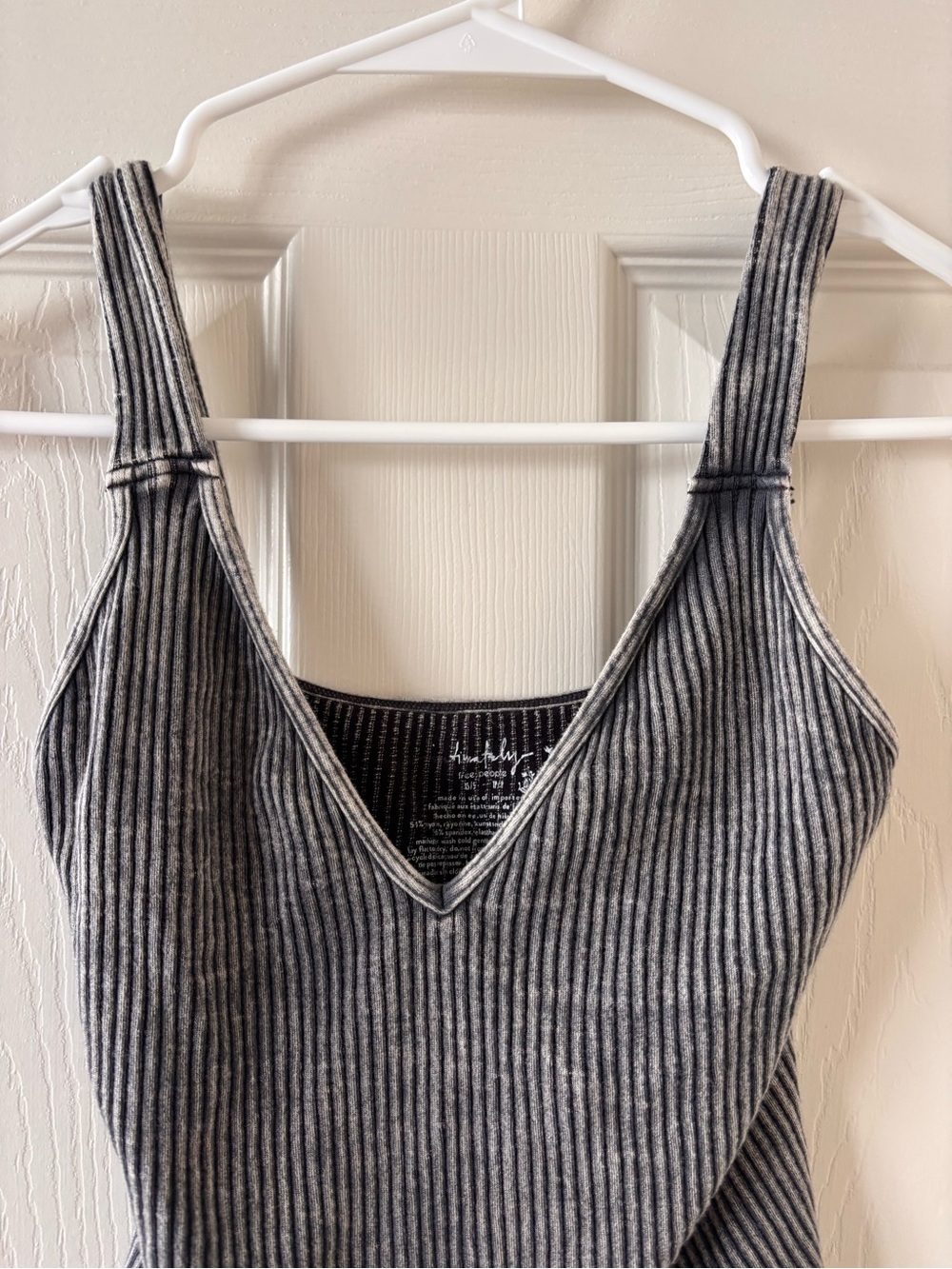 FP Movement Ribbed V-Neck Cropped Tank Top - Picture 3 of 4